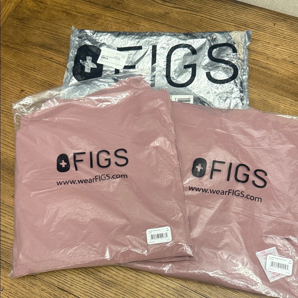 Figs Dusty Rose Scrub Set